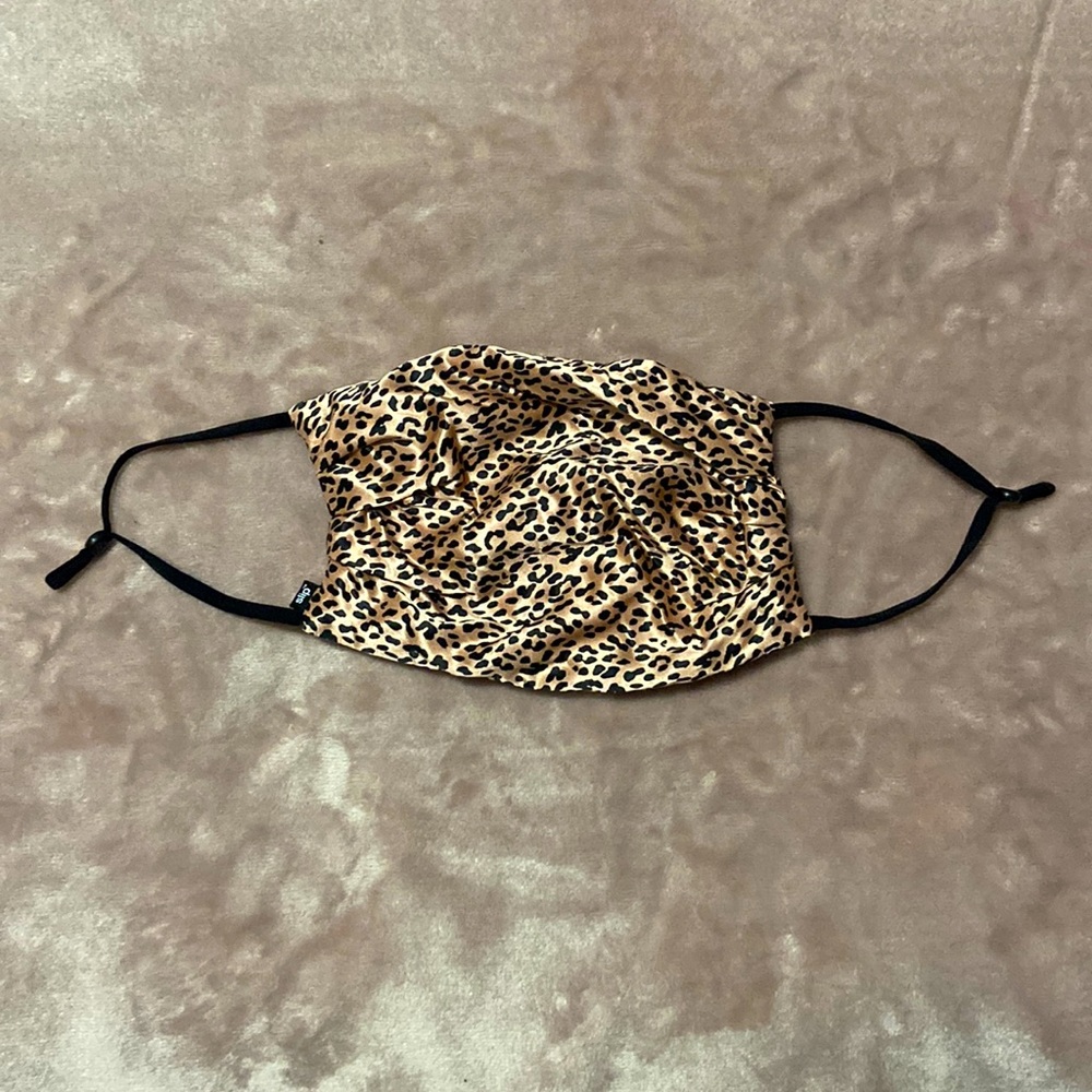 ROSE LEOPARD FACE COVERING